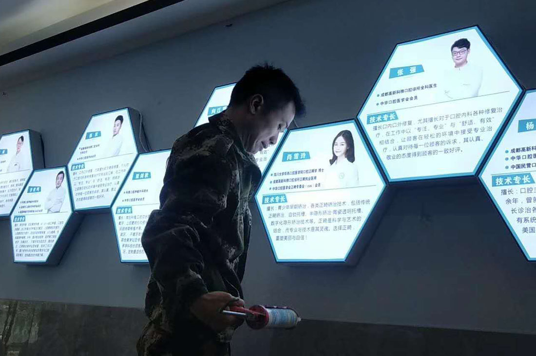 成都燈箱廣告水蜜桃视频在线免费安裝