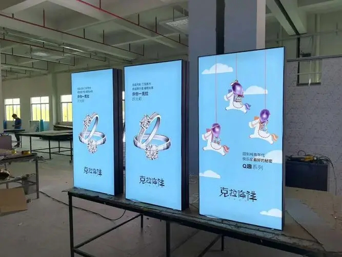 成都廣告公司戶外廣告燈箱定做選什麽材料？
