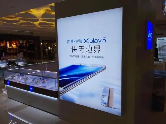 成都廣告公司拉布燈箱的亮度與哪些方麵有關？